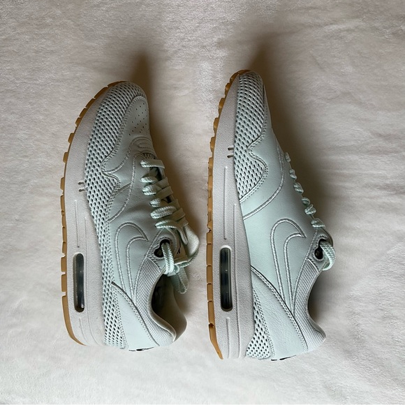 Nike Air Max S1 Athletic Sneakers Barely Green Sz 8.5 Leather Orthotic Friendly - Picture 3 of 8